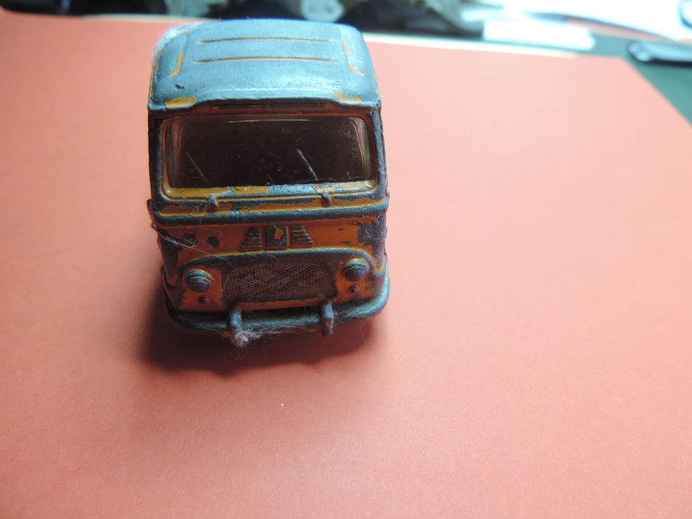 DINKY TOYS - ESTAFETTE RENAULT - Echelle : 1/43 &egrave;me. 