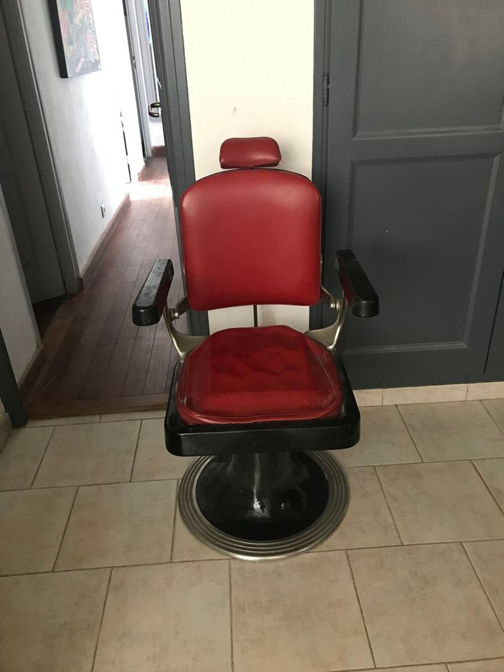 Ancien fauteuil de barbier ou de coiffeur Décoration