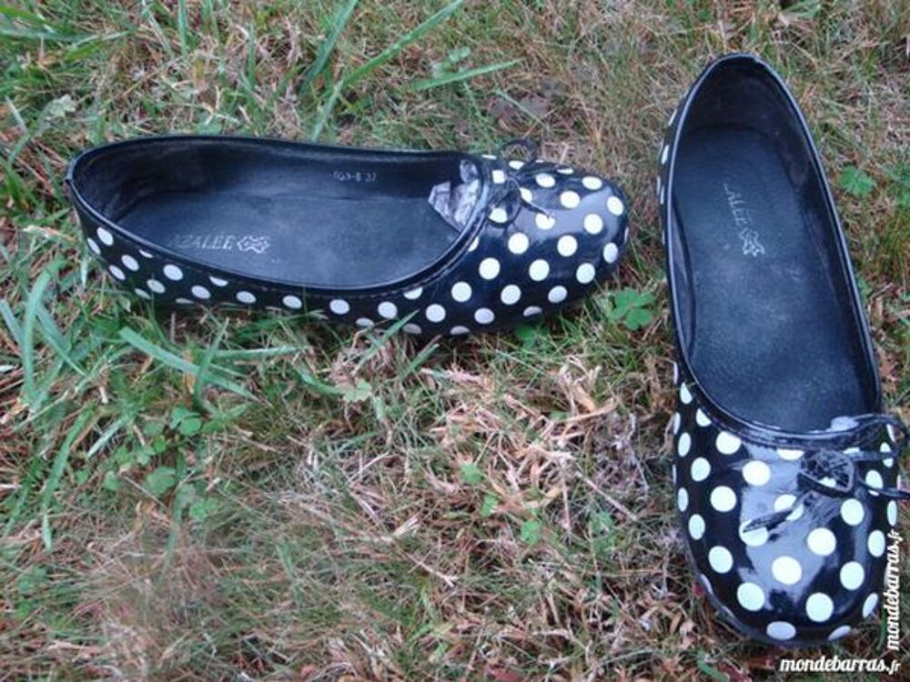 Ballerines en vernis noir et pois blancs Chaussures