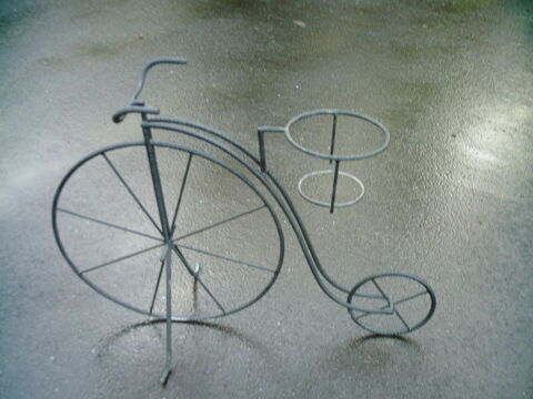 V�LO  R�TRO NOIR FER FORGE FAIT MAIN
D�CORATIF 15 Mortain (50)