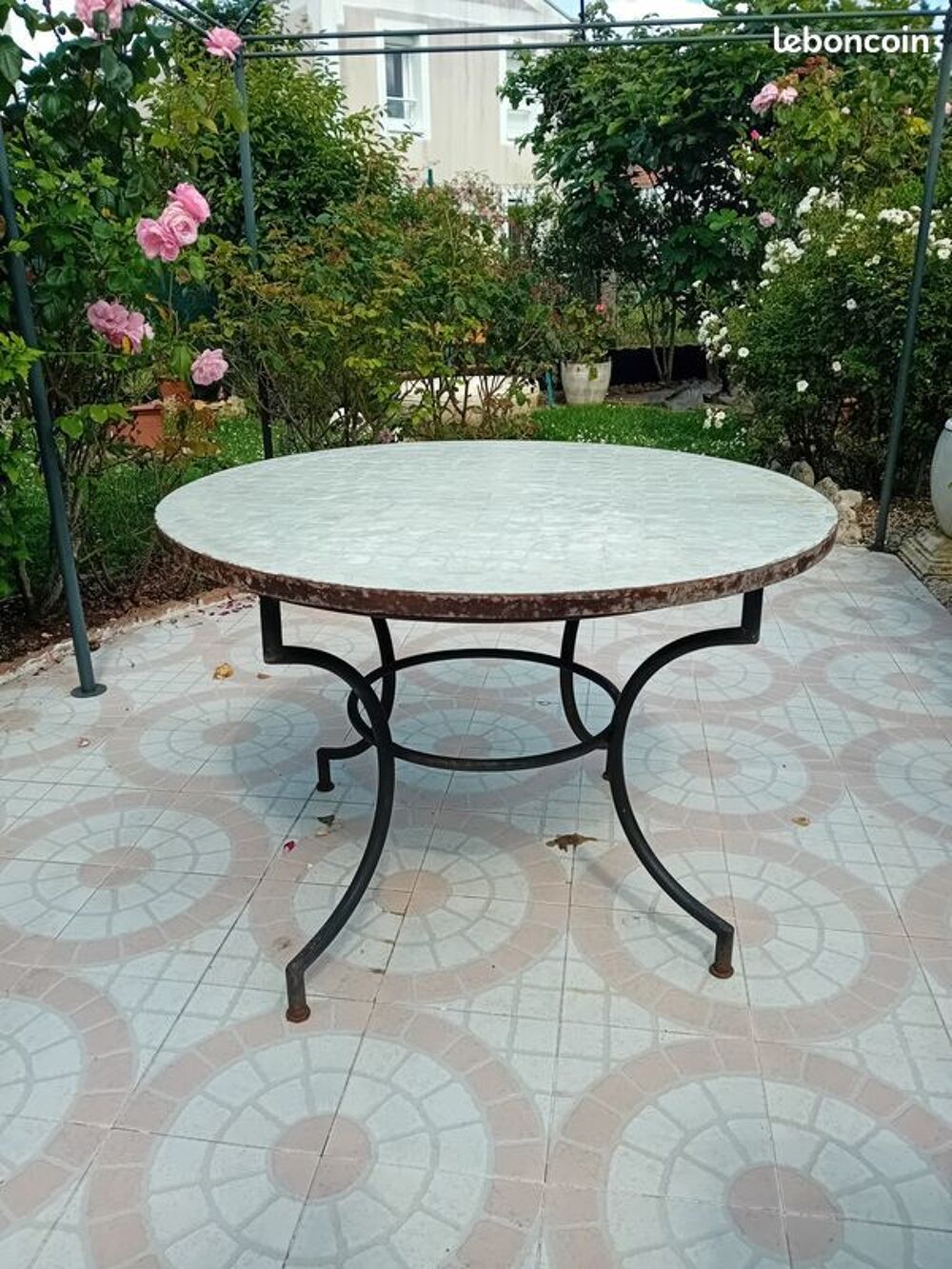 table ronde salle &agrave; manger mosaique Meubles