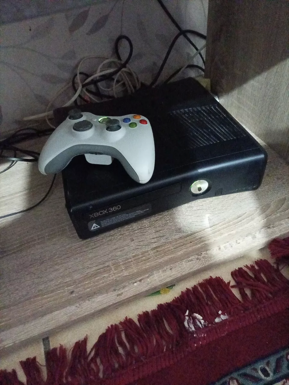 Xbox 360 avec jeux et manette en tbe Consoles et jeux vidéos