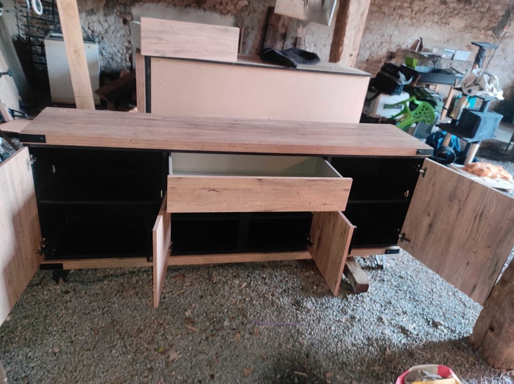 buffet bahut xena en ch&ecirc;ne Scarlett pi&egrave;tement en m&eacute;tal de tr&egrave;s bonnes qualit&eacute;s achet&eacute; plus de 500 euro Meubles