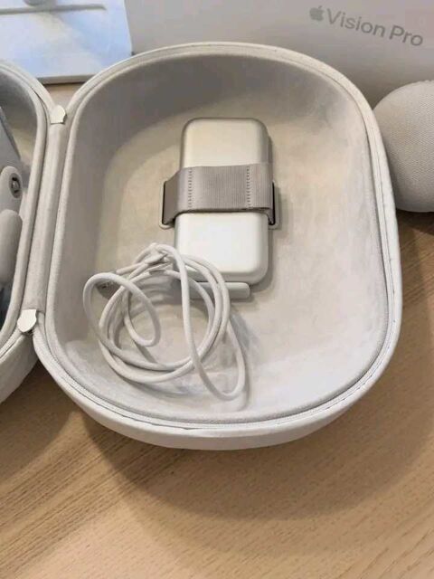 Apple Vision Pro 2800 Valence (82)
