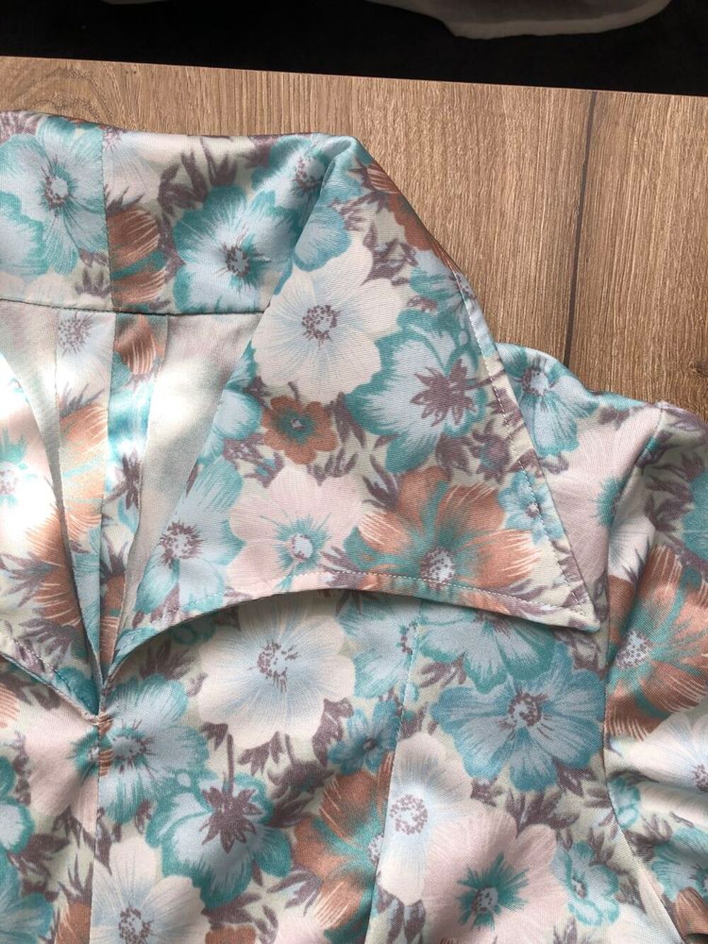 Robe vintage style ann&eacute;e 70 col pelle &agrave; tarte Vtements