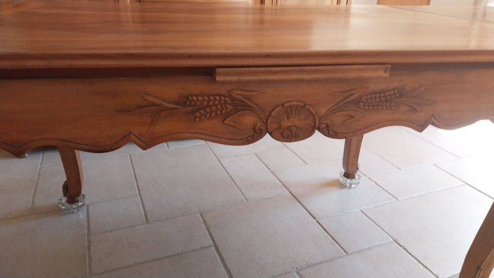 Superbe bahut proven&ccedil;al en noyer massif avec table assortie Meubles