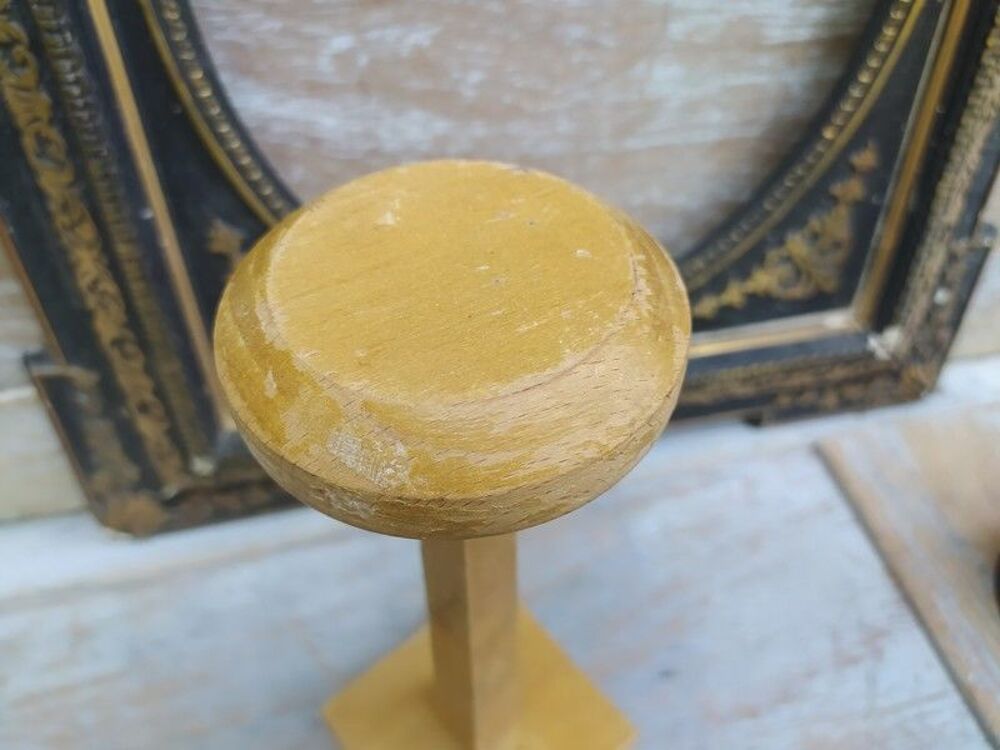 Ancien Pr&eacute;sentoir &agrave; Chapeau Magasin Siegel Vintage 

