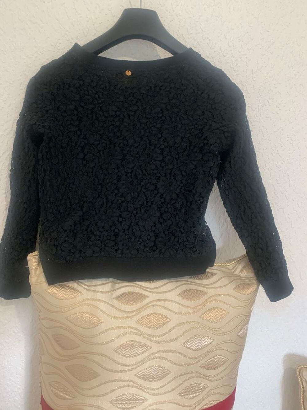 pull noir textur&eacute; de luxe Woman taille S Occasion Vêtements