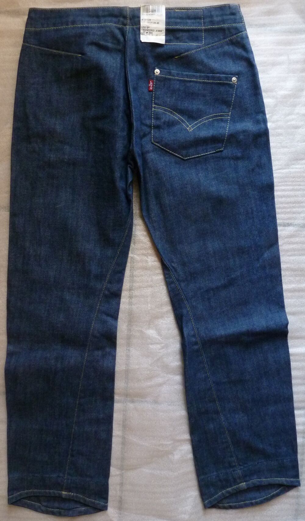 pantalon Levi's coutures tournantes, Vêtements