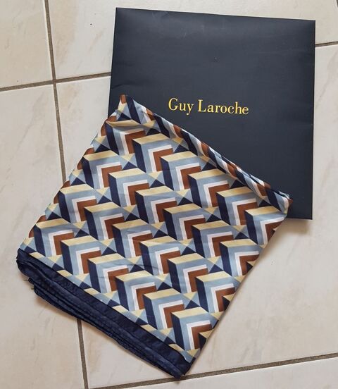 Foulard Guy Laroche neuf 100 Saint-Rogatien (17)