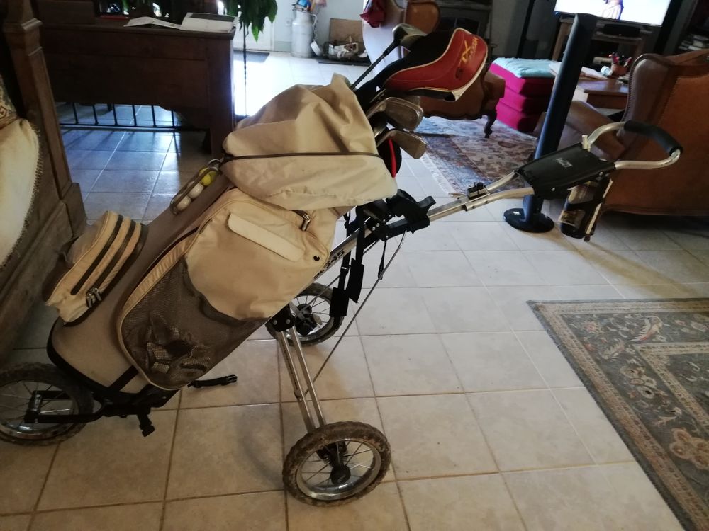 Ensemble complet professionnel de golf. Chariot cadie fers dryver canne de recuperation pour eau. Fers hybride droitier. 56, 41.45.37.33.30.27.24.degres Sports