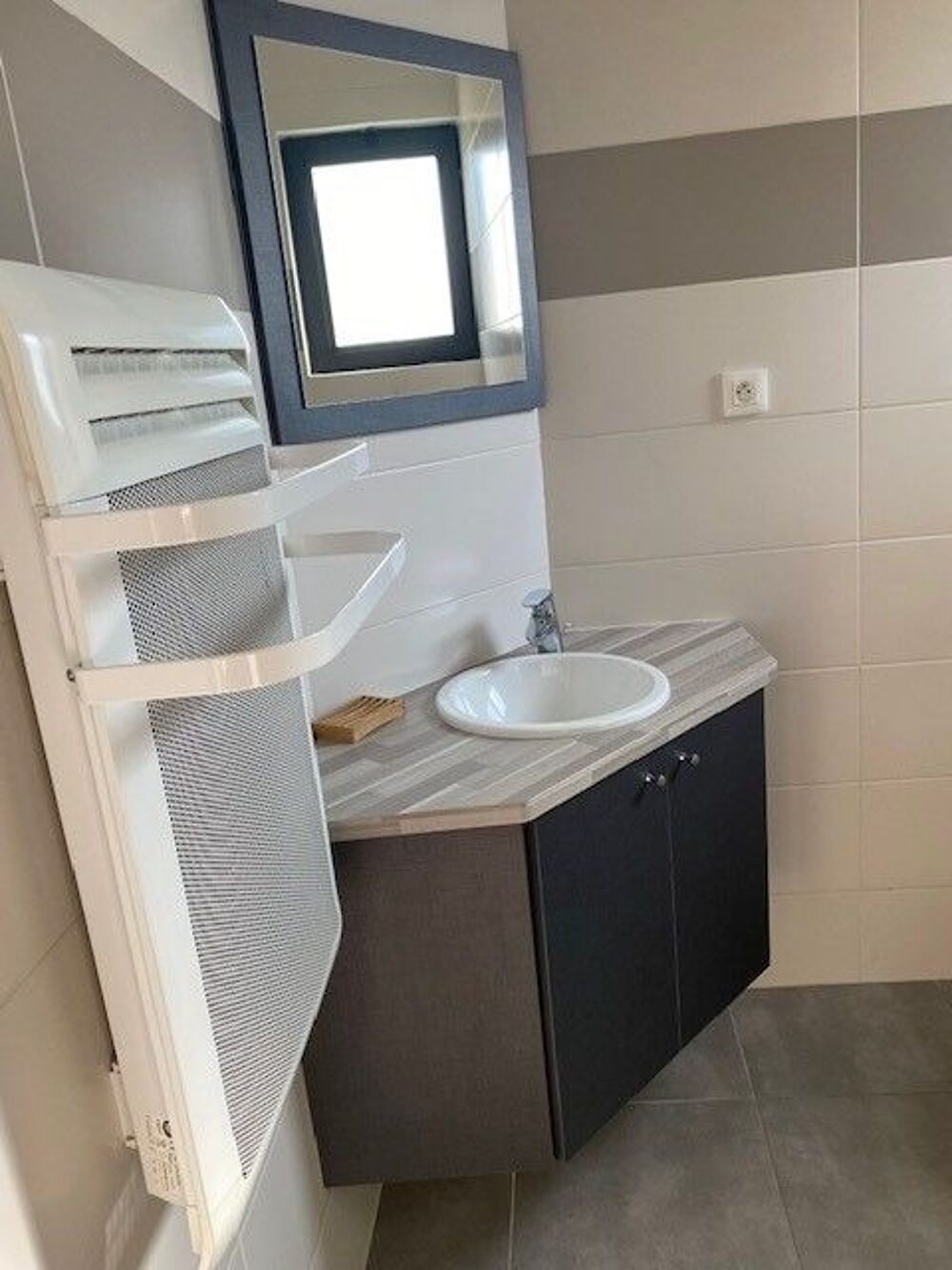 Location Appartement TRÈS BEAU T2 MEUBLÉ AVEC GRANDE TERRASSE ? MARIGNANE Vitrolles