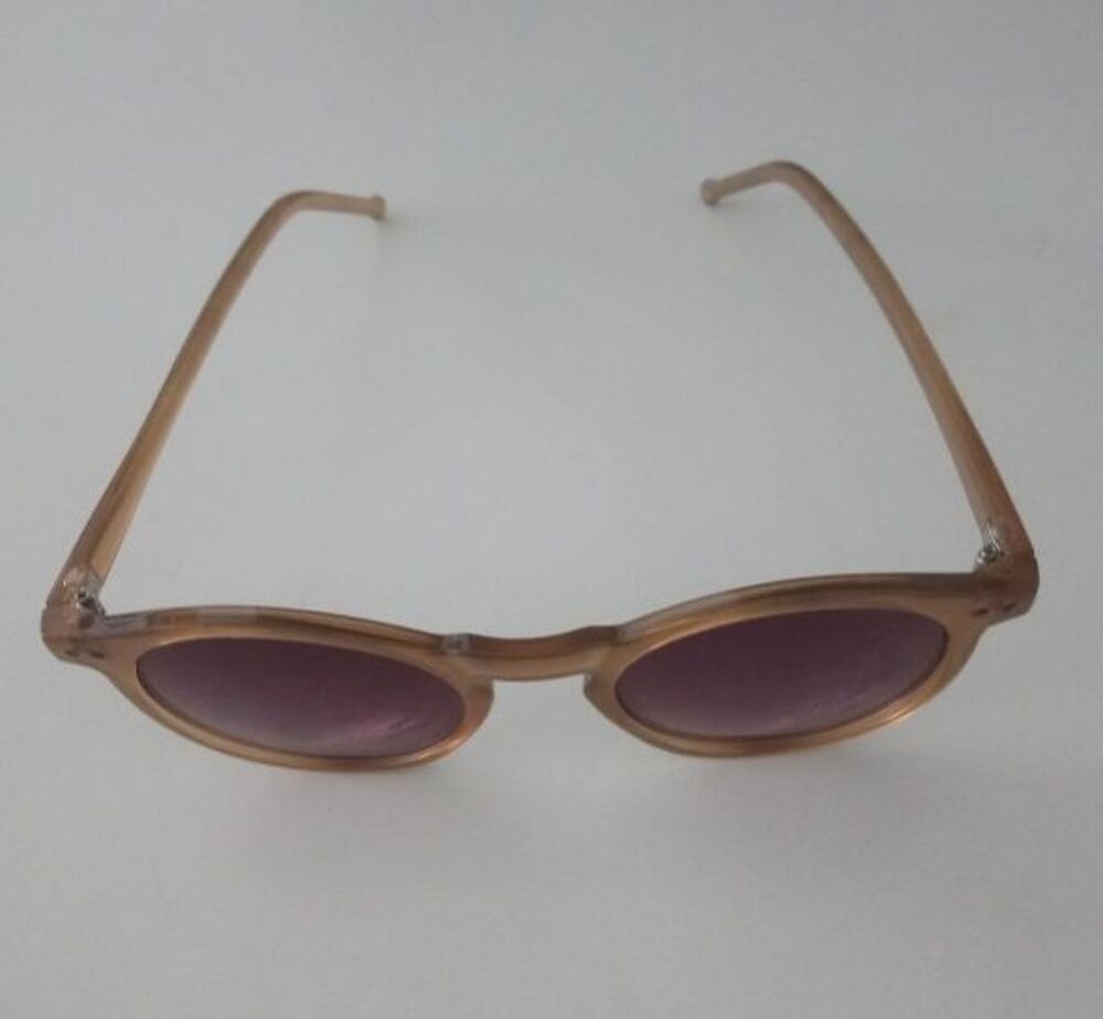 3 paires de lunettes de soleil Bijoux et montres