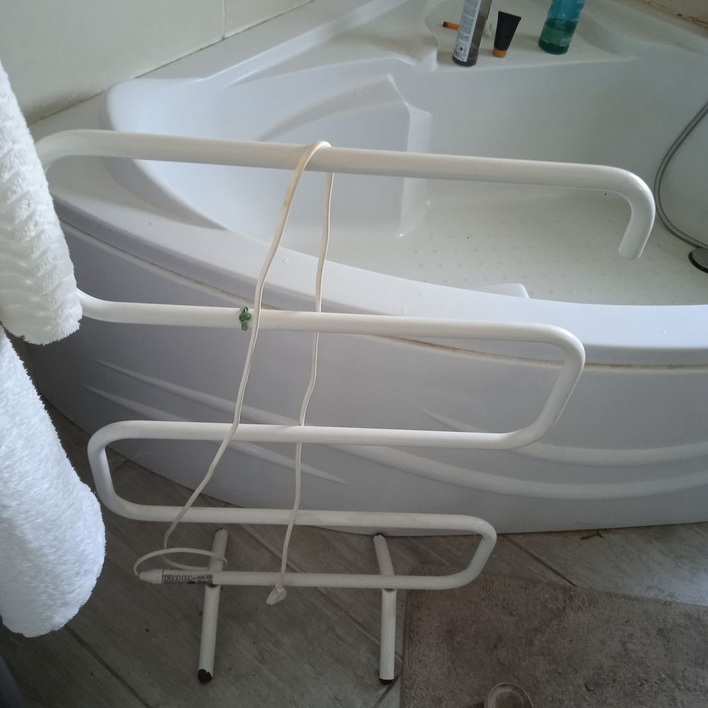 Seche serviette electrique 75 w branchement sur secteur tr&egrave;s Electroménager
