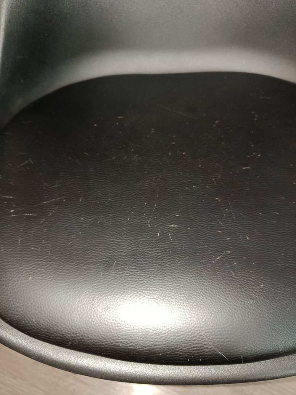 Tables ronde et 4 chaises Meubles