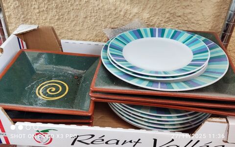 Lot d'assiettes c�ramique, petits meubles �tag�res, tables 8 Le Barcar�s (66)