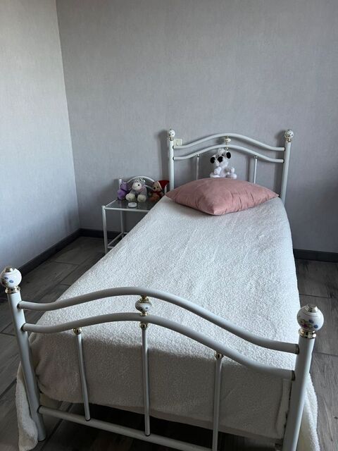 Tour de lit + chevet + sommier tapissier + matelas 80 Saint-Geniès-de-Comolas (30)