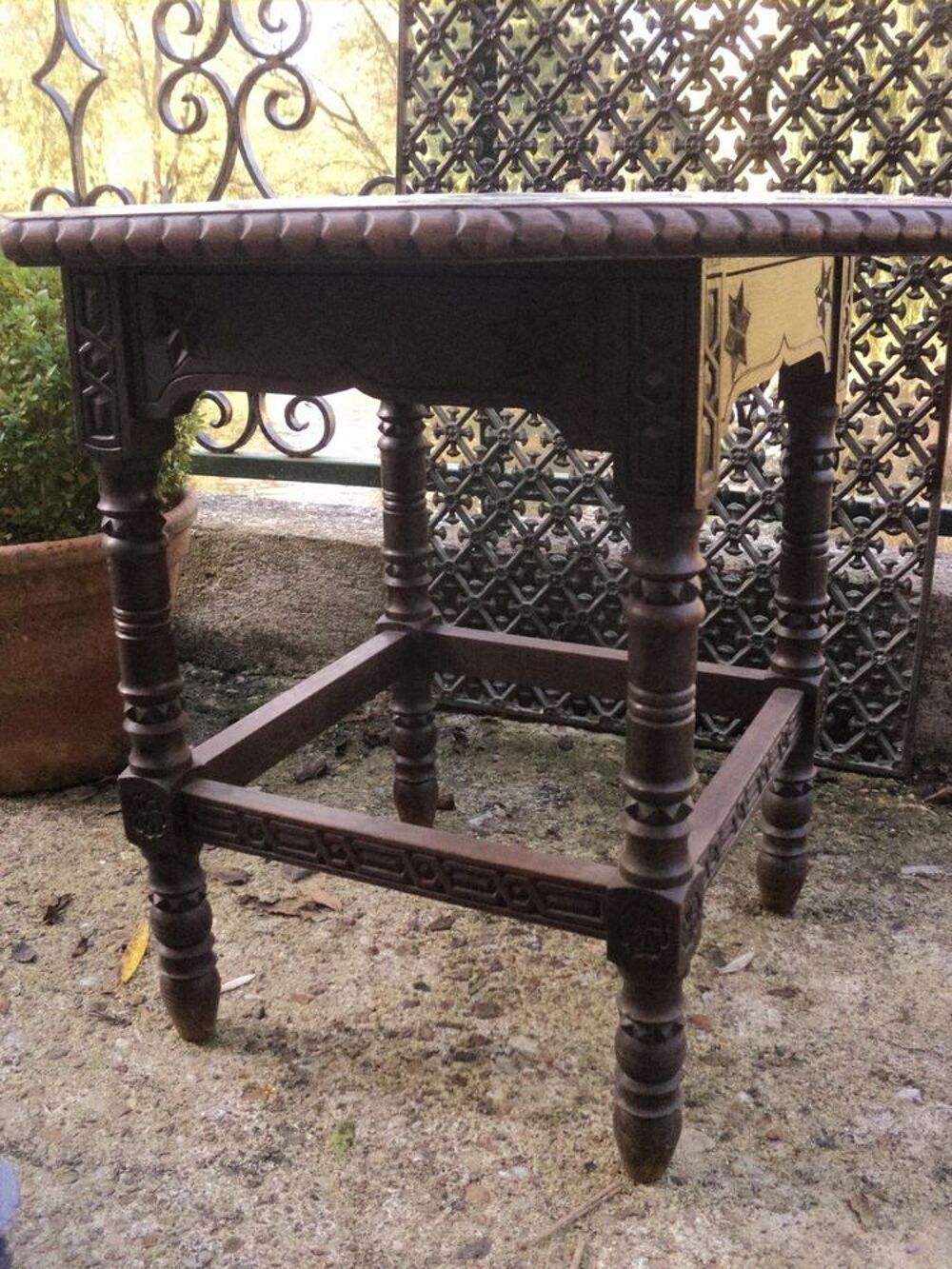 
Table Bois C&eacute;ramique Hispano Mauresque XIXeme. 
Meubles
