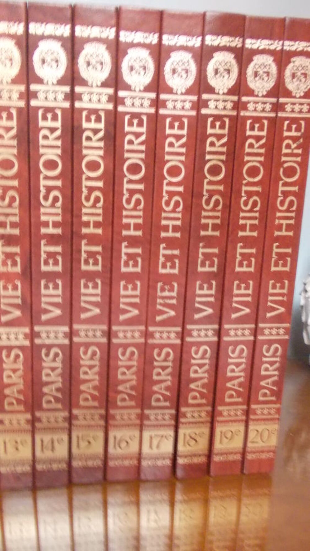 20 volumes Paris arrondissements Livres et BD