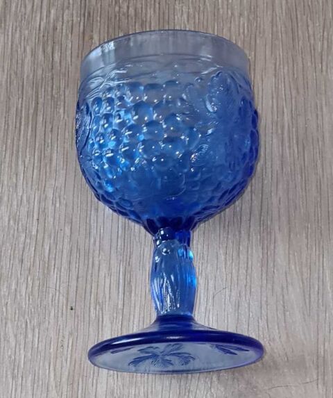Cède jolis verres à  vin 10 Alès (30)