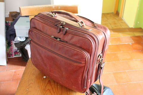 Ensemble de bagage 100 Varennes-Changy (45)