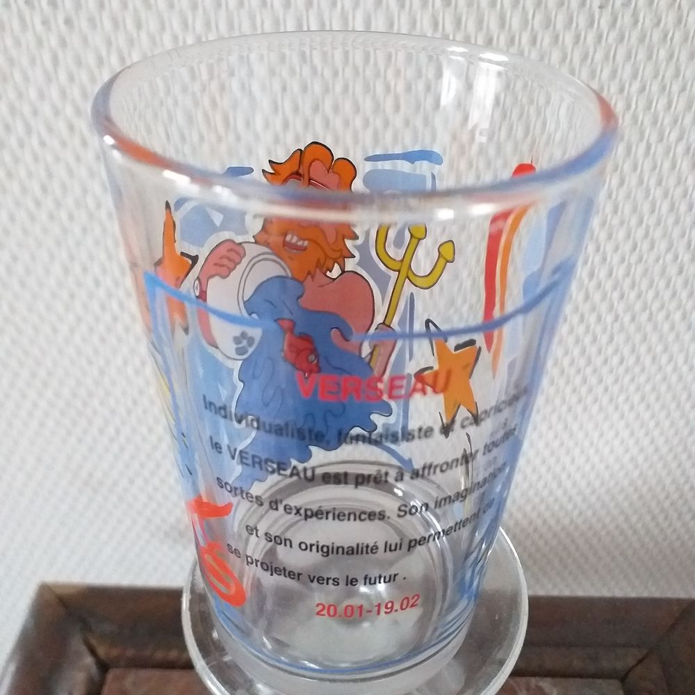 VERRE de collection, signes du zodiaque, horoscope : VERSEAU 