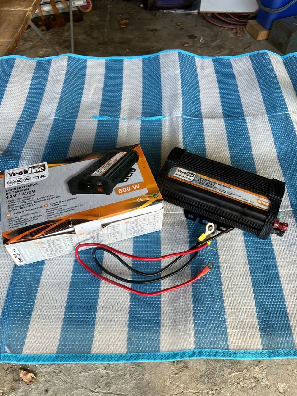 Convertisseur Vechline 12V/230V 600W avec bo&icirc;te Bricolage