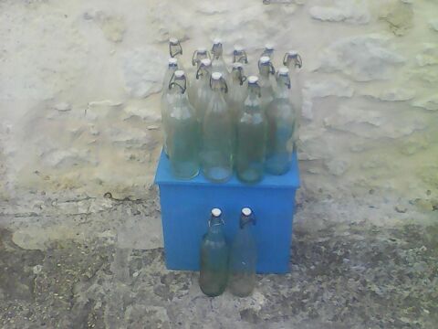 Bouteilles en verre � �trier de 1 litre. 0.5 Cleyrac (33)