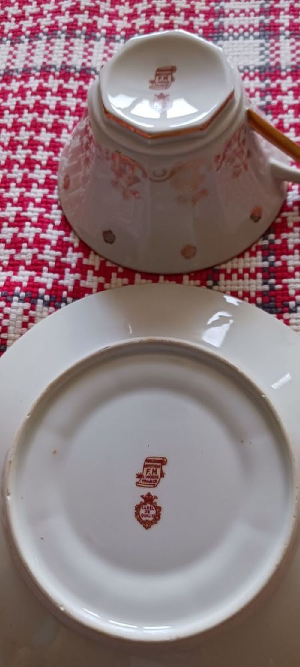 1 TASSE + SOUS - TASSE PORCELAINE 75 ANS D'AGE . 