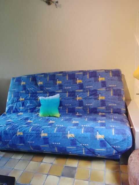  canap� clic clac  �tat neuf 100 euros  100 Saint-Brieuc (22)