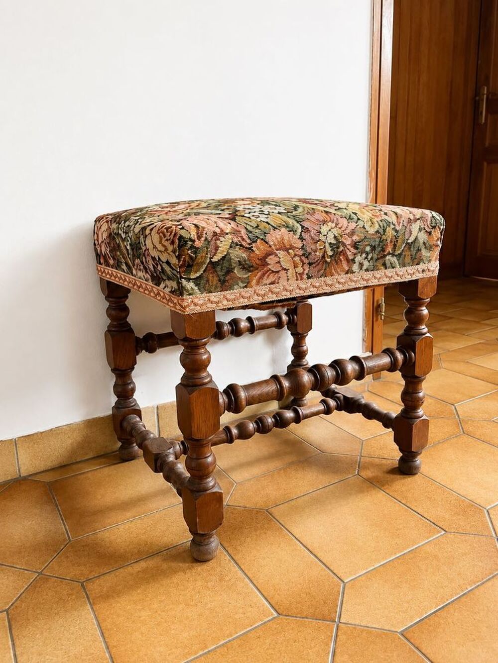 Coussin / galette de chaise style tapisserie florale Meubles