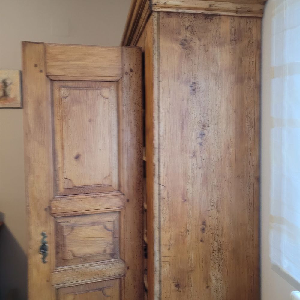 ARMOIRE ANCIENNE 2 PARTIES EN SAPIN Meubles