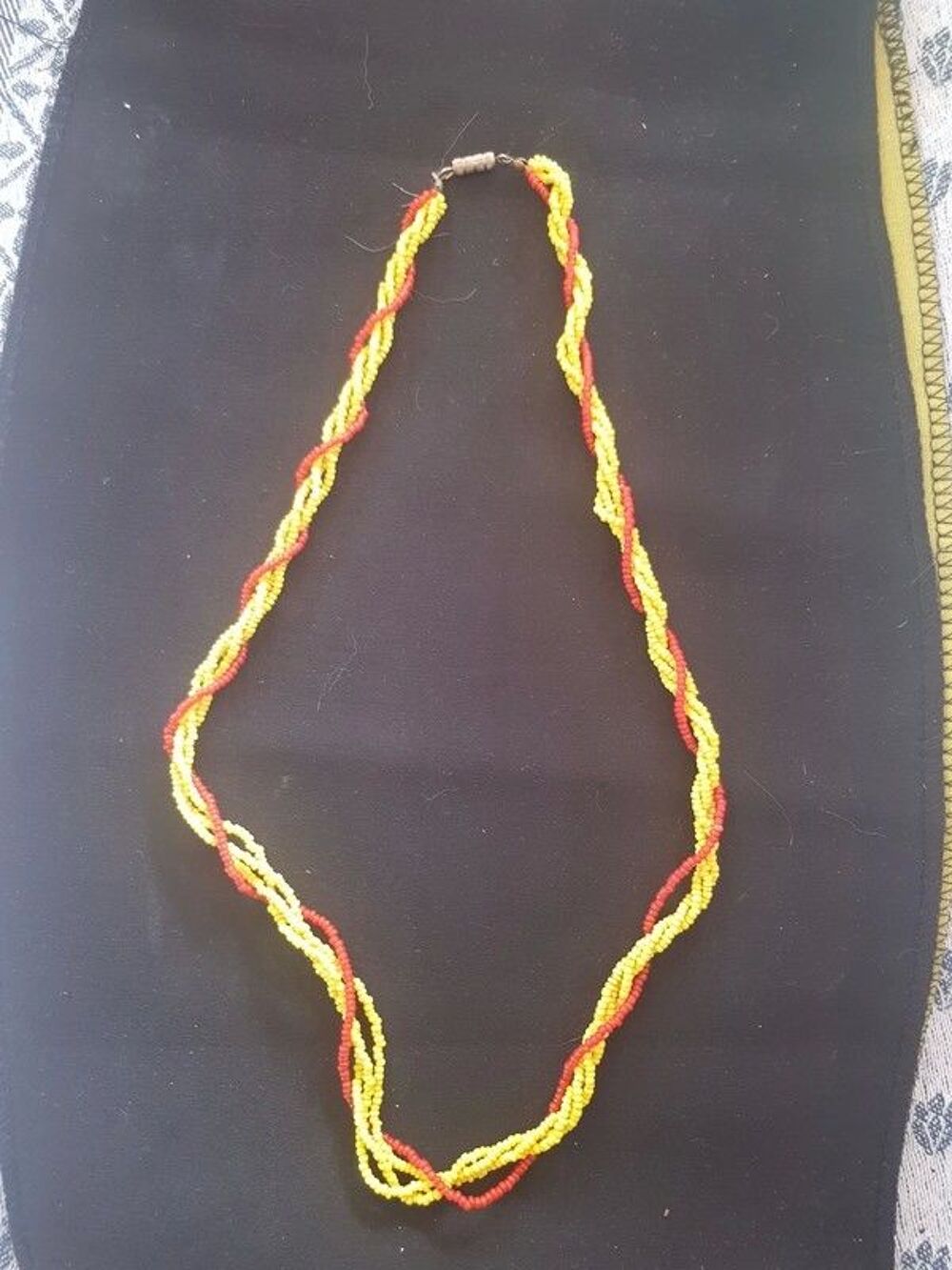 Collier perle de rocailles jaunes et oranges 60 cm de long 2 Bijoux et montres