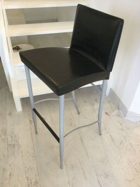4 chaises  de bar avec dossier ,cuir noir, fa�on cellier 300 Deauville (14)