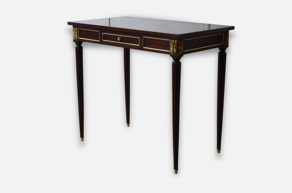 Petit bureau de style Louis XVI Meubles