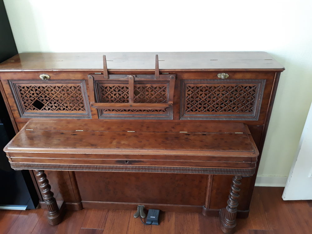 Corps de piano droit Décoration