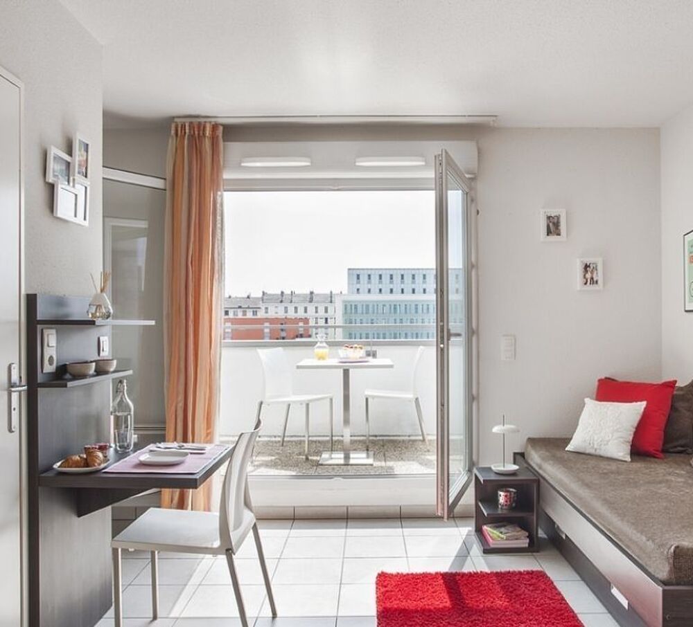 Vente Appartement Riquier studio récent balcon et PK vendu meublé et loué Nice