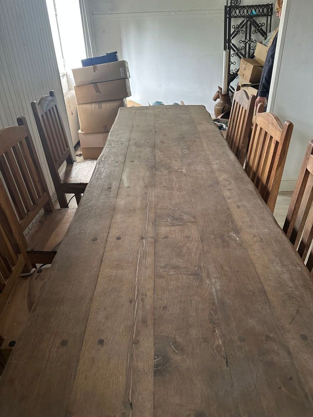 Table de salle &agrave; manger en ch&ecirc;ne, plateau d'&eacute;paisseur 10cm.
Décoration