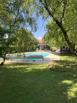 Maison 7 pièces 160 m² · à La Tour-de-Salvagny · 160 m² · 920 000 €