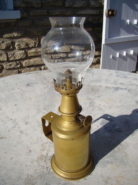 Ancienne lampe PIGEON en laiton  - Epoque 1900
40 Gargenville (78)