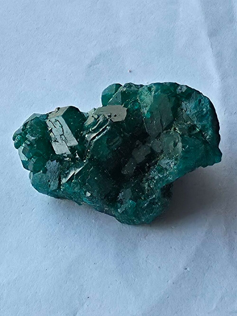 V&eacute;ritable Dioptase Verte sur gangue-Sp&eacute;cimen de 15g du Congo 