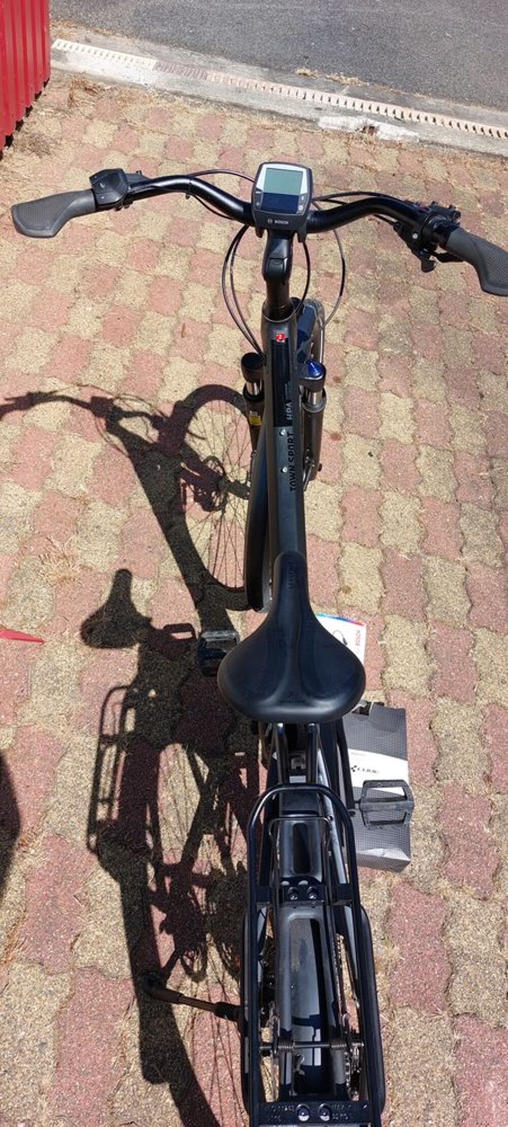 VELO CUBE HYBRID TOWN SPORT PRO EASY HPA 500 T28 TBE 385 kms Vélos
