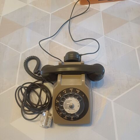 T�l�phone marron a cadran vintage 20 Rethel (08)