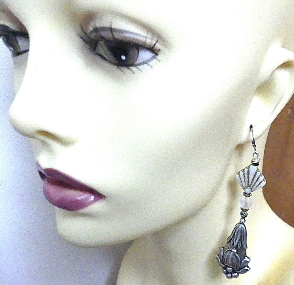 Boucles d'oreilles vintage Art D&eacute;co m&eacute;tal argent&eacute;, verre
Bijoux et montres