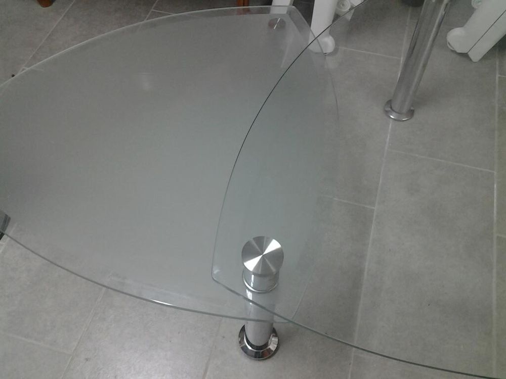 Table basse moderne en verre pivotant ? forme triangulaire Meubles