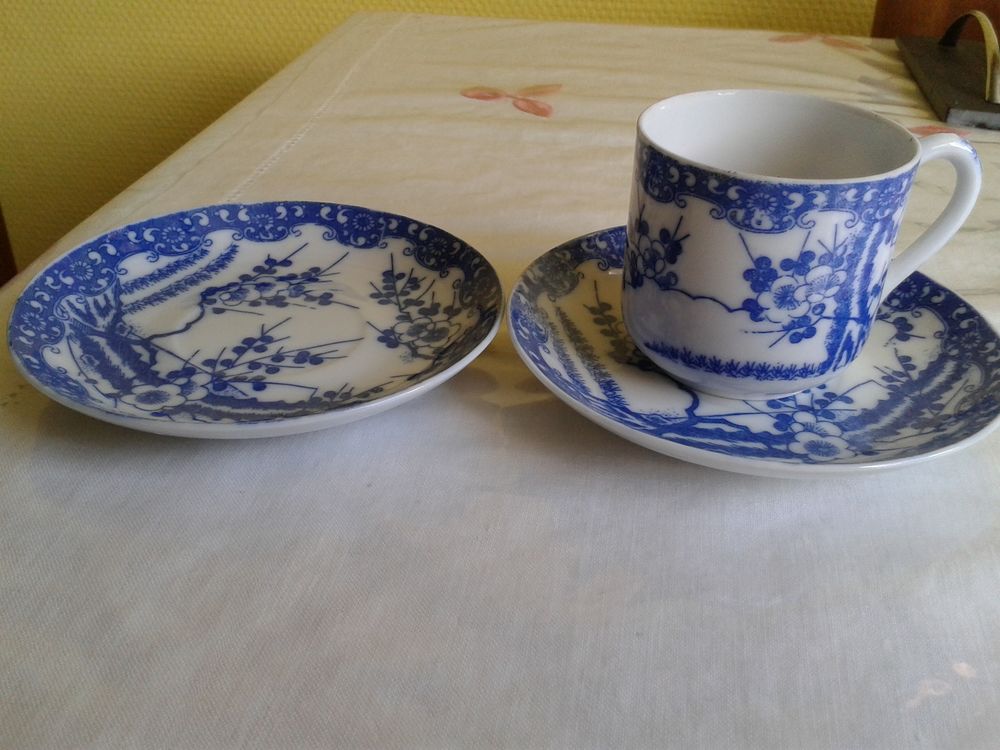 Tasse + 2 soucoupes en porcelaine japonaise ancienne Cuisine