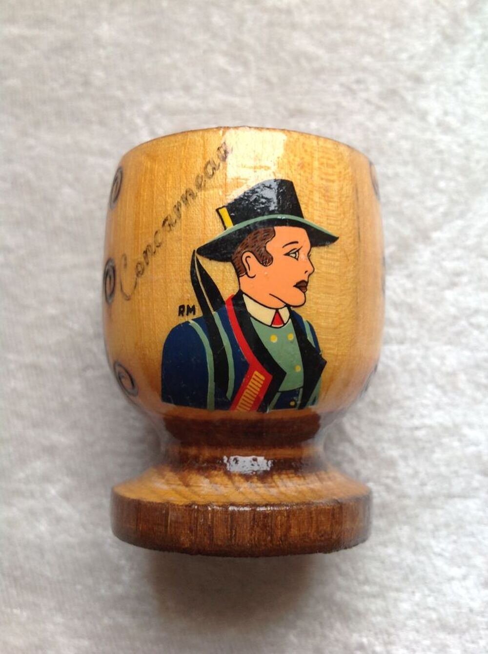 COQUETIER EN BOIS GRAV&Eacute; VERNI BRETON D&Eacute;CO Envoi Possible
Cuisine