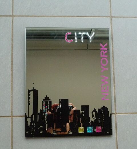 Miroir fantaisie avec silhouettes immeubles 15 Celles-sur-Belle (79)