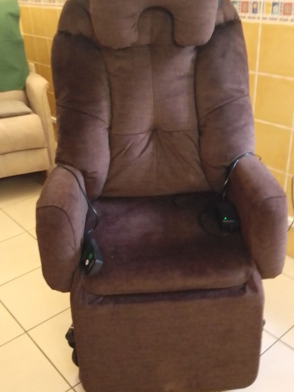 Fauteuil relax tissu marron avec t&eacute;l&eacute;commande Meubles