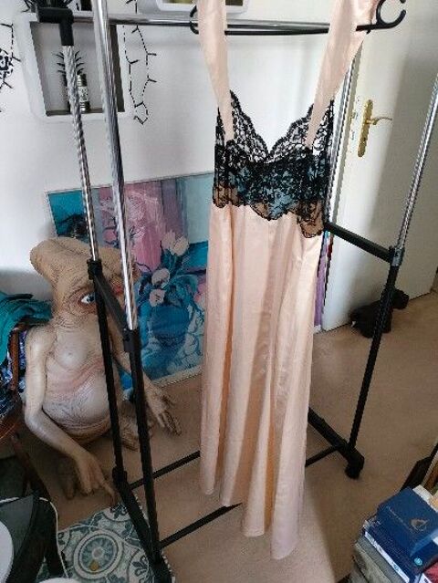 Nuisette T42. 10 Mantes-la-Jolie (78)